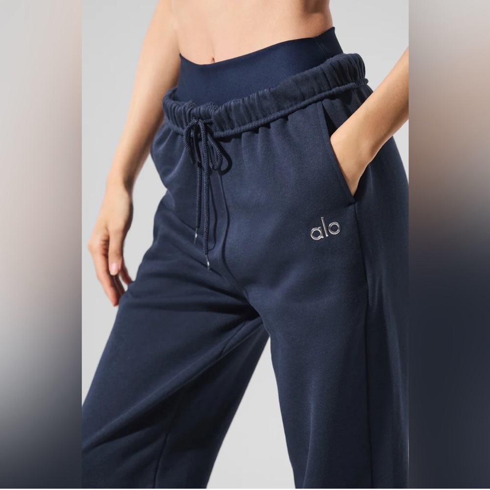 ALO Yoga Women's Accolade Navy Sweatpants